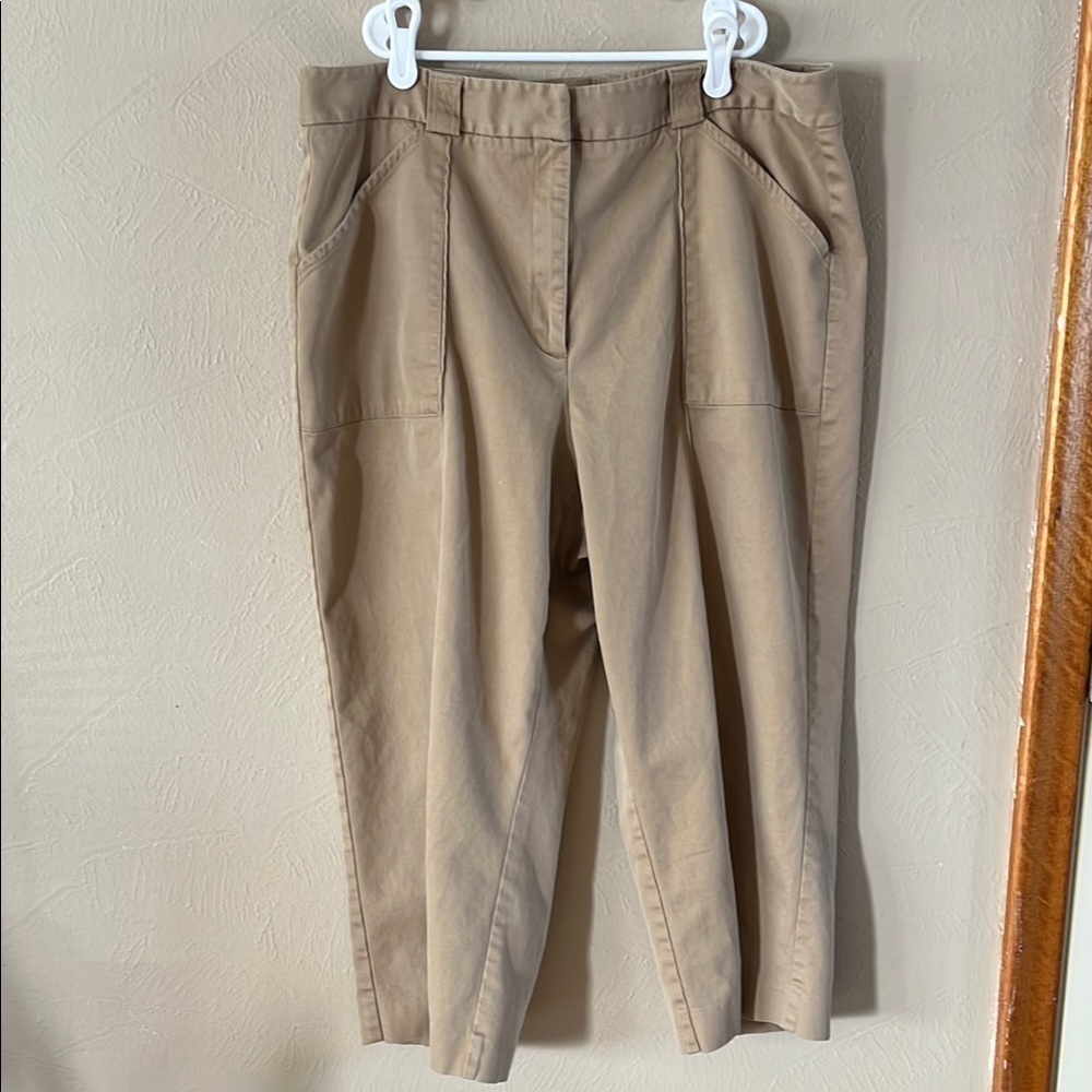 Liz Claiborne Cream Capris